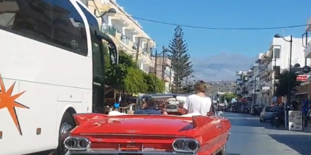 Κρήτη: Τουριστικό λεωφορείο κάνει πολύ επικίνδυνη προσπέραση σε κατοικημένη περιοχή (Video)