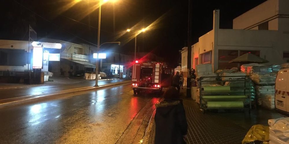 Χανιά: Πέταξαν μπιτόνι με εύφλεκτο υλικό σε μαγαζι με λιπάσματα στον Κλαδισό – Ευτυχώς αποφεύχθηκε η καταστροφή (φωτό)