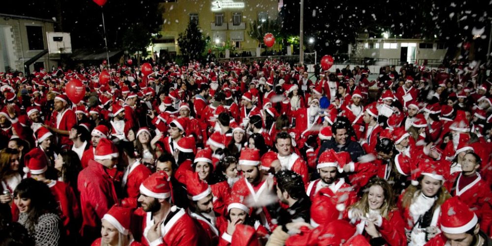 Και επισήμως 3000 οι Αη Βασίληδες! – Ζεσταίνουν τα ελκυθρά τους για το αυριανό Santa Run
