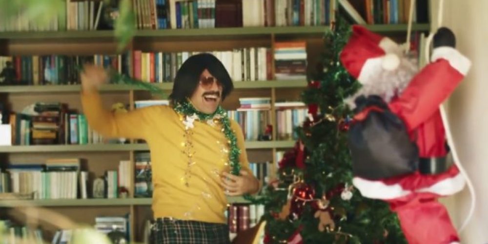 Χανιά: O Τόνι Σφήνος πρωταγωνιστεί στο επίσημο βίντεο του Santa Run  Δείτε το βίντεο εδώ!