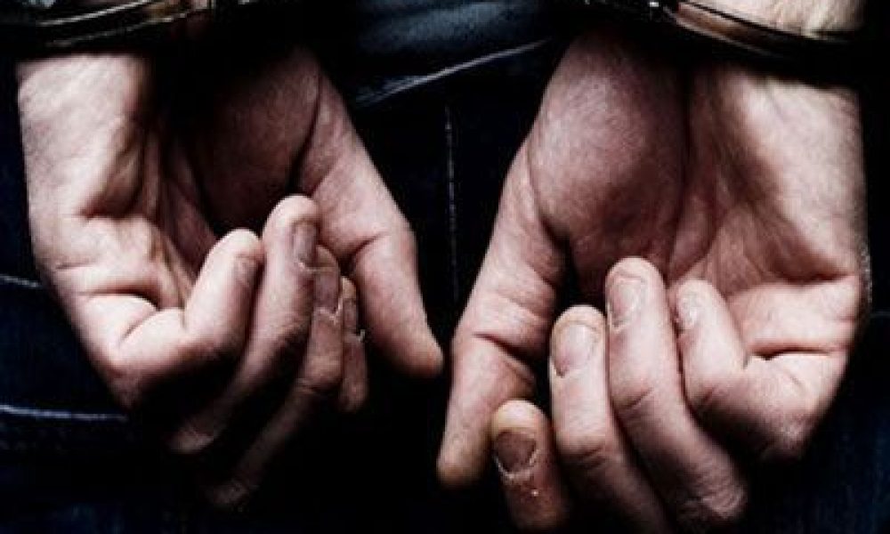 Σύλληψη 4 νεαρών στα Χανιά για ναρκωτικά - Προσπάθησαν να το αποφύγουν αλλά...
