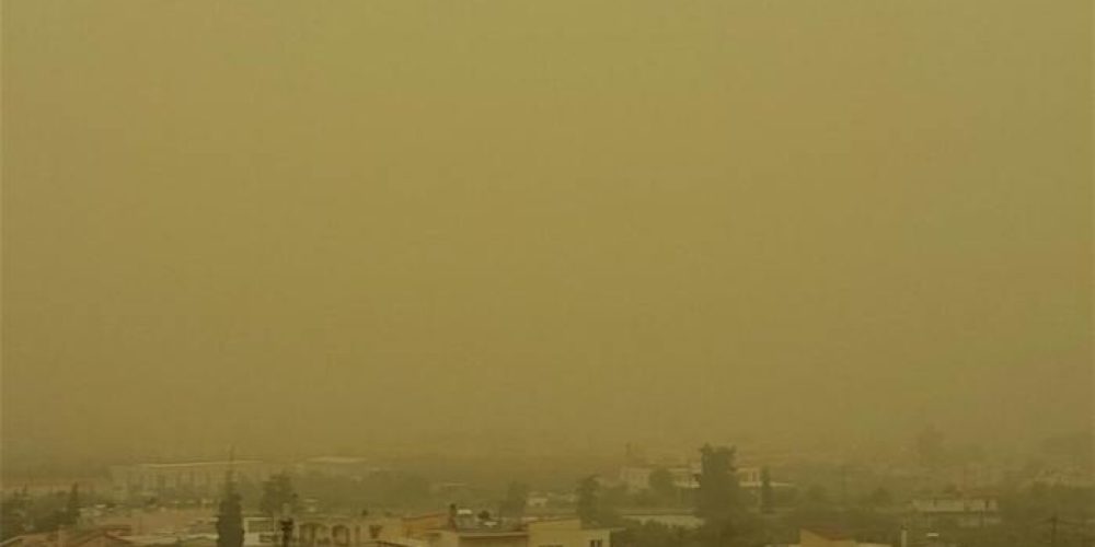 Πυκνή σκόνη σκεπάζει τα Χανιά – Πότε θα καθαρίσει η ατμόσφαιρά