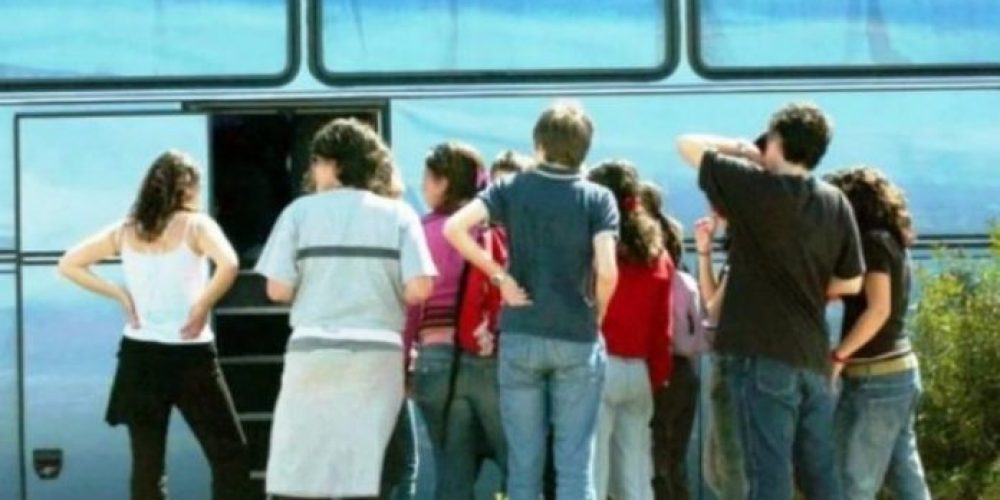 Σοκ για μαθητές που ήρθαν για εκδρομή στα Χανιά  Καθηγητής πέθανε μέσα στο λεωφορείο