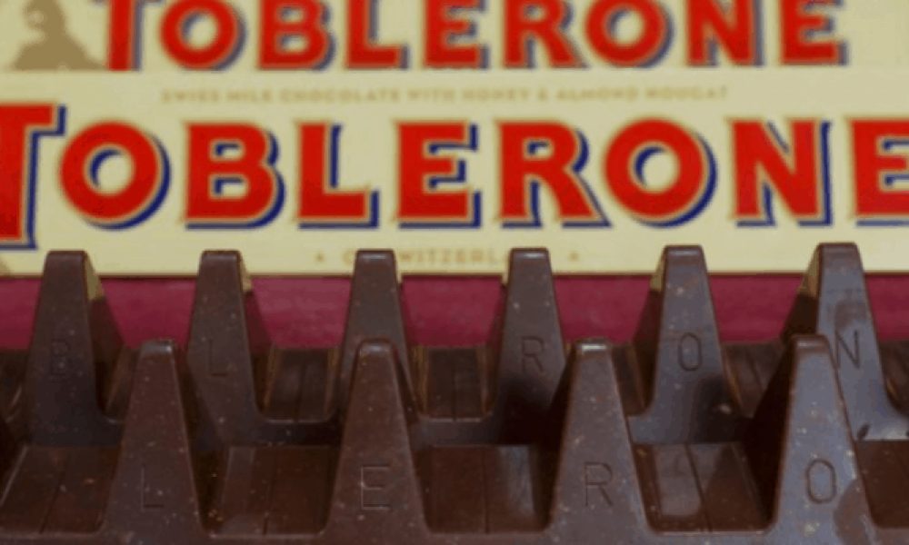 H νέα...χρήση της Toblerone μετά την αλλαγή στο σχήμα της
