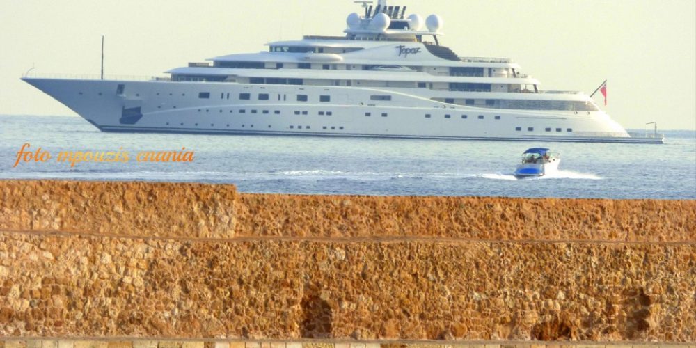 Χανιά: Ο Σαουδάραβας ιδιοκτήτης της Μάντσεστερ Σίτυ στο λιμάνι με τη θαλαμηγό του (φωτο)