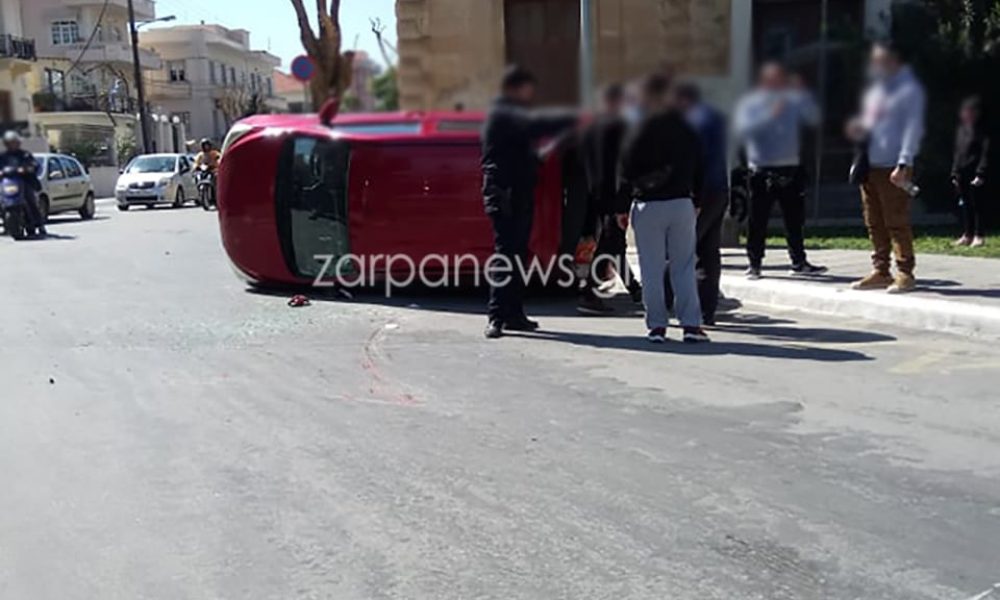 Χανιά: Αυτοκίνητο τούμπαρε στην Πλατεία Δικαστηρίων (φωτο)