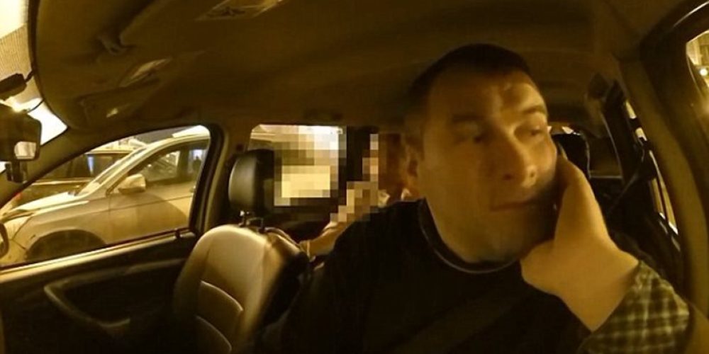 Όχι μόνο άρχισαν να κάνουν σεξ μέσα σε ταξί αλλά ζήτησαν και από τον οδηγό… να τους αφήσει μόνους (video)