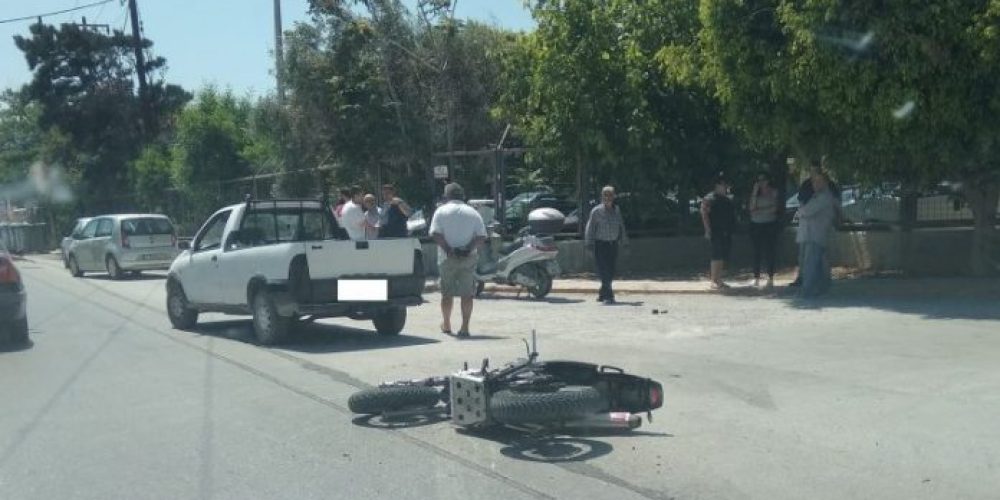 Κρήτη: Την γλίτωσε 20χρονος μοτοσικλετιστής – Τον έσωσε το κράνος!