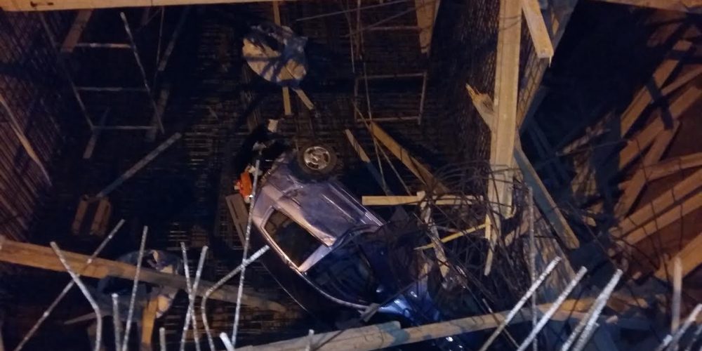Χανιά: Βουτιά θανάτου στον Καβρό – Αυτοκίνητο έπεσε σε βάθος 10 μέτρων