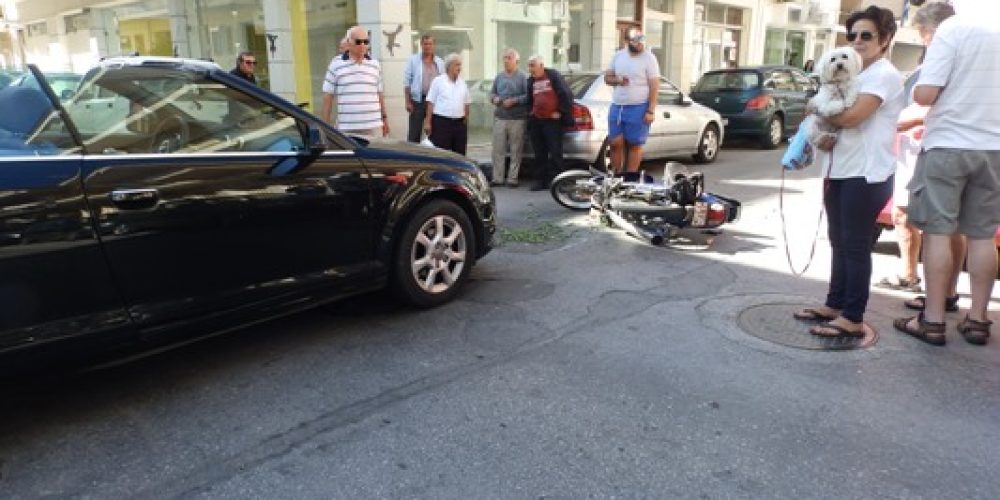 Χανιά: Νέο τροχαίο στο κέντρο της πόλης – Τραυματίας ο οδηγός μηχανής