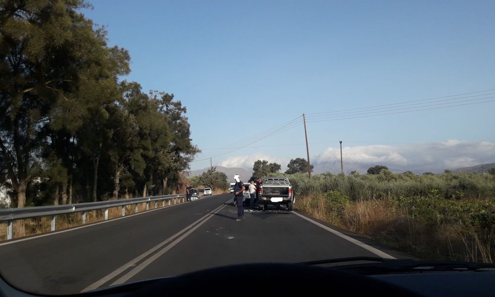 Απίστευτο τροχαίο στην Κρήτη - Αγροτικό εμβόλισε τζιπάκι της αστυνομίας (φωτο)