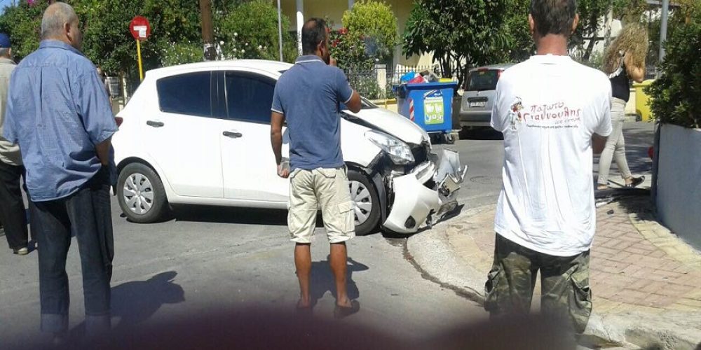 Χανιά: Αμάξι έπεσε πάνω σε τοίχο στη Μανουσογιαννάκηδων (φωτο)