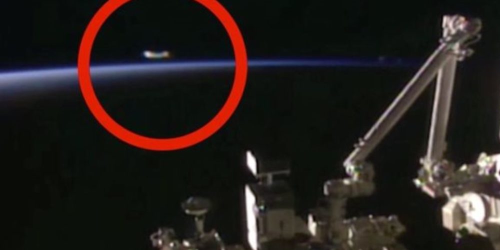 Η NASA «έκοψε» ξανά τη live μετάδοση από τον ISS, ενώ Ρώσος κοσμοναύτης έλεγε ότι βλέπει UFO (φωτο)