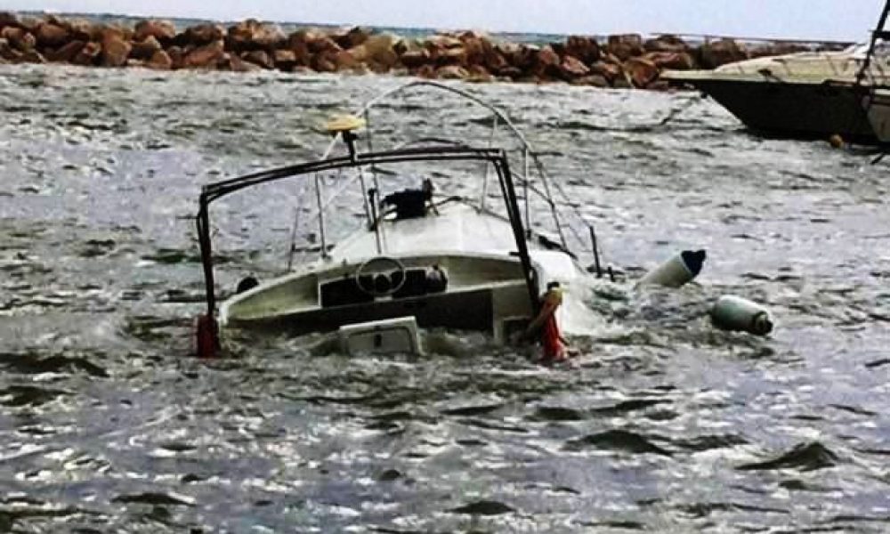 Βυθίστηκε σκάφος στα Χανιά - Περιπέτεια για πέντε επιβαίνοντες