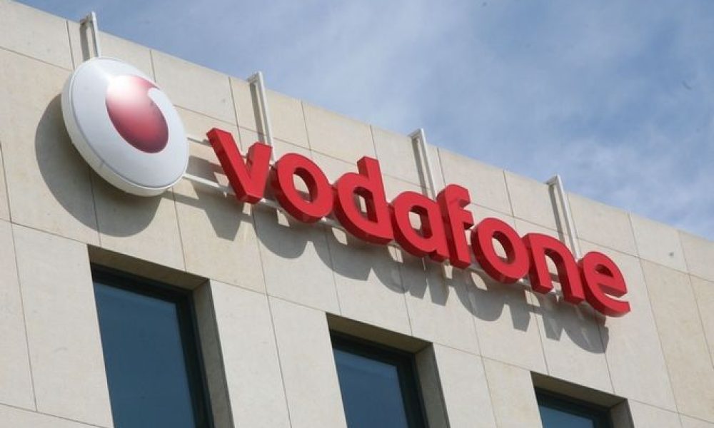 Γιατί η Vodafone ζητάει από τους Έλληνες να κλείνουν τα κινητά για (τουλάχιστον) 48 λεπτά