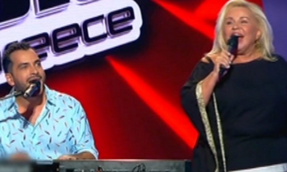 Η Μπέσσυ Αργυράκη στήριξε παίκτη του The Voice και ανέβηκε στην σκηνή του (video)