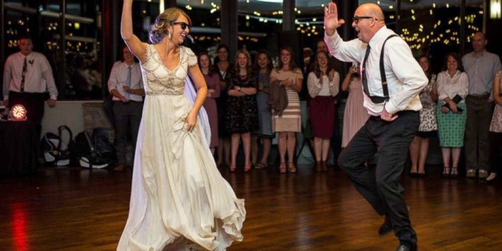 Ο πιο επικός χορός μπαμπά και κόρης σε γάμο