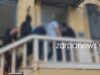 Χανιά: “Μη φοβάσαι τίποτα, γίγαντα, σ’αγαπάμε” – Με χαμόγελα και χειροκροτήματα η μεταγωγή των δύο αδερφών απ’ τον Σταυρό για την εγκληματική οργάνωση (video)